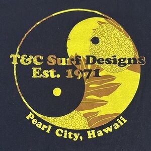 T&C Surf Shop Navy Graphic Shirt Size Med GUC #6307